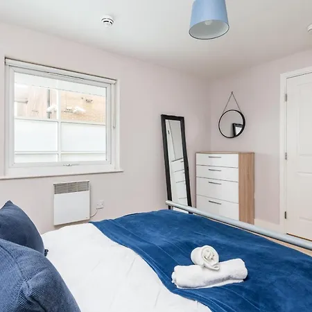 Sunshine Retreat Near Leeds Centre *