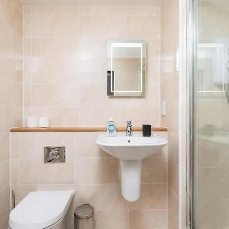 Sunshine Retreat Near Leeds Centre Leeds (West Yorkshire)
